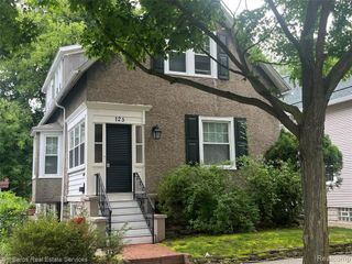 125 Muir Road LOWER, Grosse Pointe Farms, MI 48036