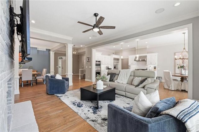 11357 Buena Vista Street, Leawood, KS 66211
