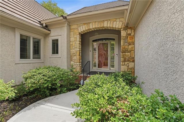11357 Buena Vista Street, Leawood, KS 66211