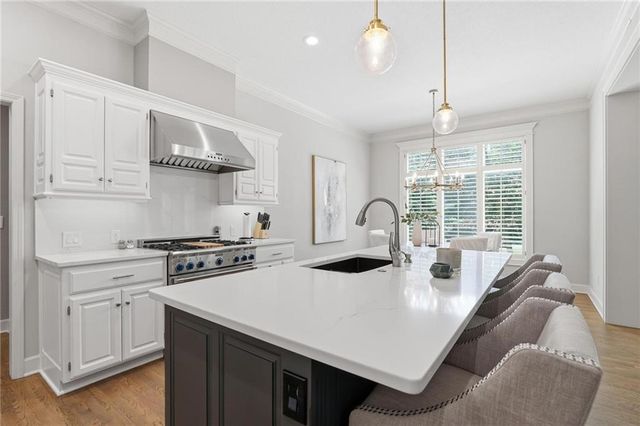 11357 Buena Vista Street, Leawood, KS 66211