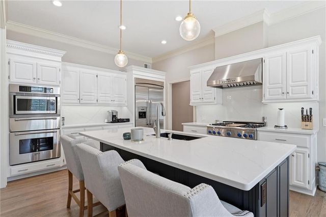 11357 Buena Vista Street, Leawood, KS 66211