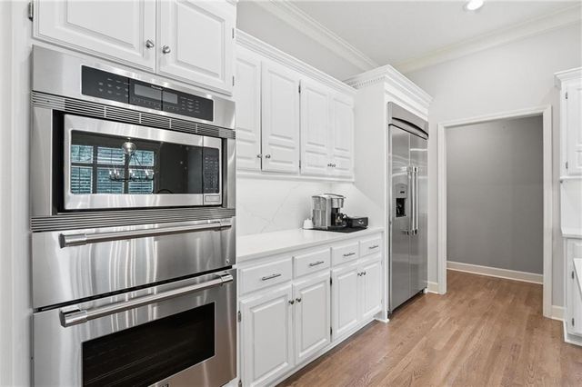 11357 Buena Vista Street, Leawood, KS 66211