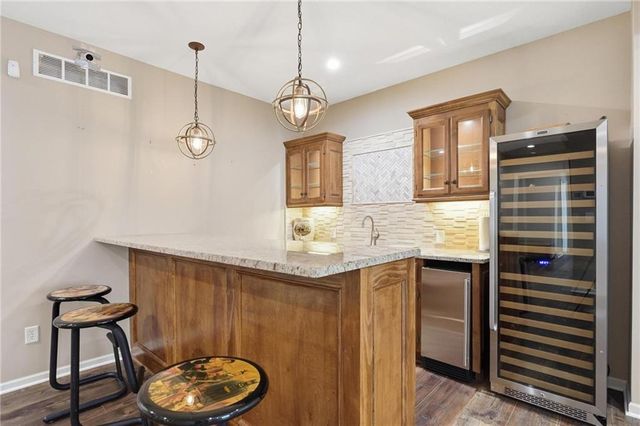 11357 Buena Vista Street, Leawood, KS 66211