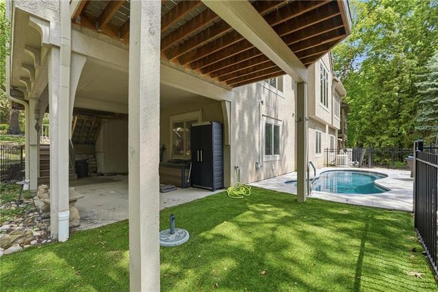 11357 Buena Vista Street, Leawood, KS 66211