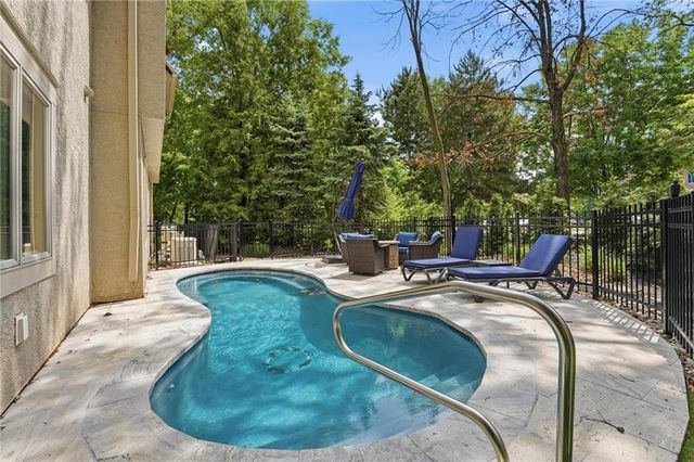 11357 Buena Vista Street, Leawood, KS 66211