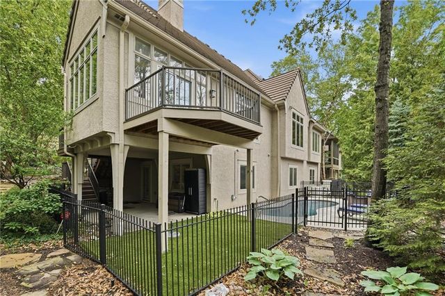 11357 Buena Vista Street, Leawood, KS 66211