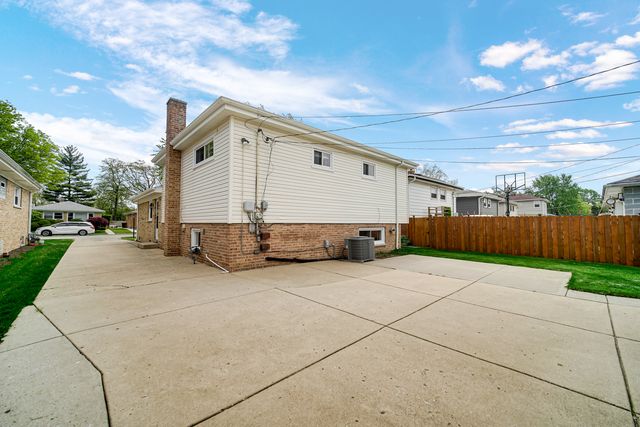 9234 Linder Avenue, Morton Grove, IL 60053