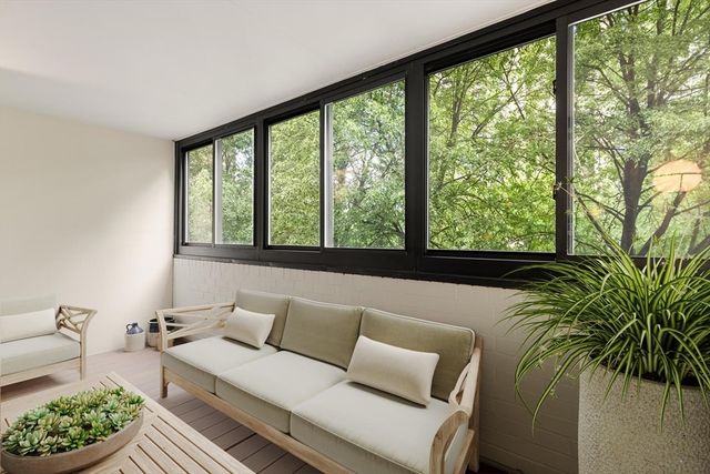 2 Hawthorne Pl 5M, Boston, MA 02114