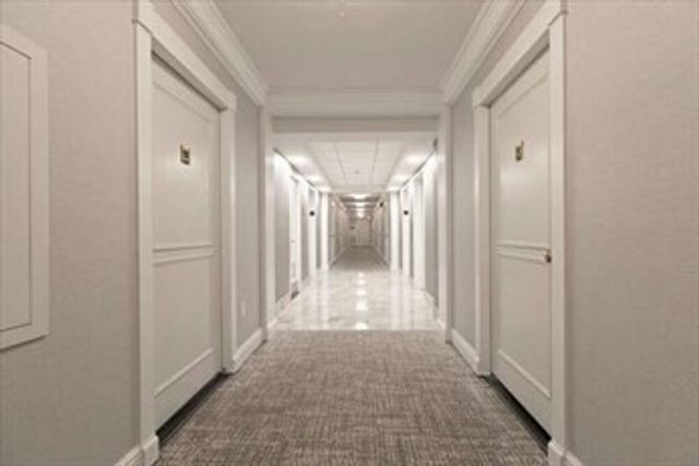 2 Hawthorne Pl 5M, Boston, MA 02114