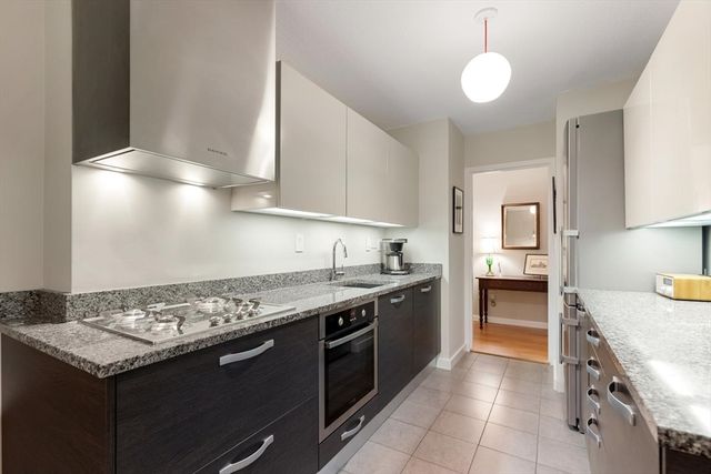 2 Hawthorne Pl 5M, Boston, MA 02114