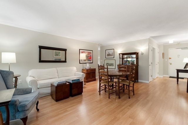 2 Hawthorne Pl 5M, Boston, MA 02114