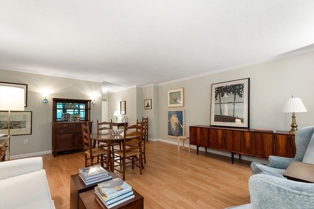 2 Hawthorne Pl 5M, Boston, MA 02114