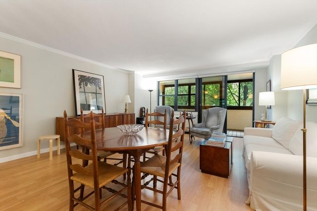 2 Hawthorne Pl 5M, Boston, MA 02114