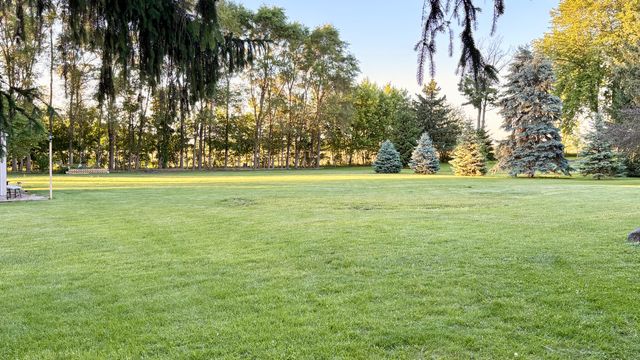 55 dawn Avenue, Plano, IL 60545