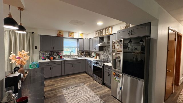 55 dawn Avenue, Plano, IL 60545