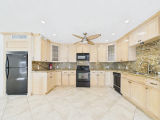 2824 Briarhurst Drive 13, Houston, TX 77057
