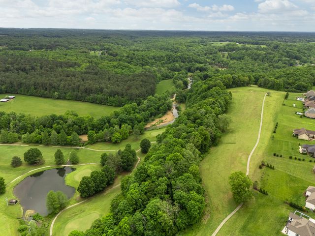 4074 Ironwood Dr, Greenbrier, TN 37073