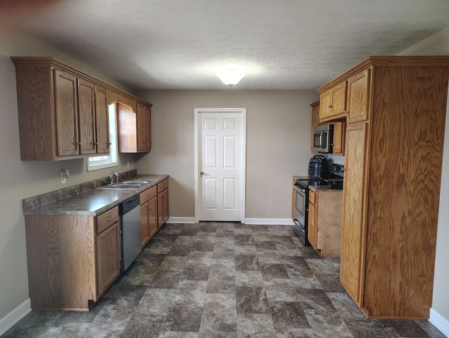 597 Long Creek Rd, Lafayette, TN 37083