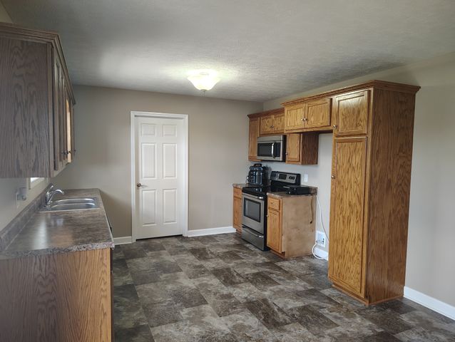 597 Long Creek Rd, Lafayette, TN 37083