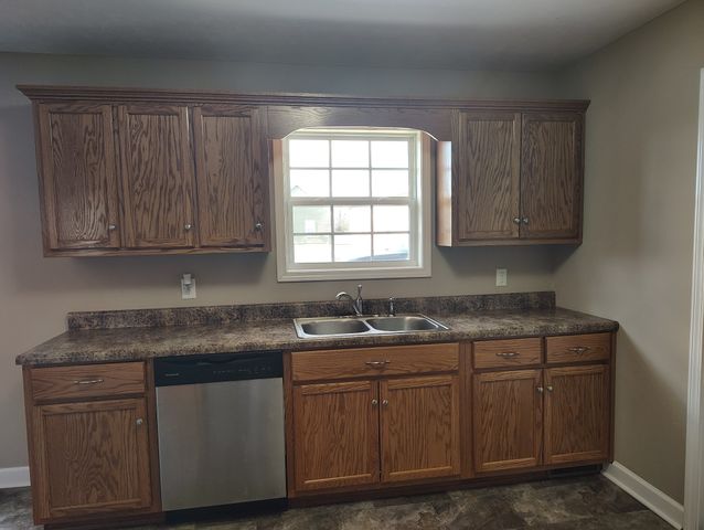 597 Long Creek Rd, Lafayette, TN 37083