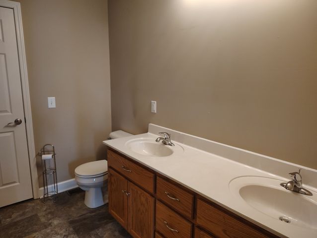 597 Long Creek Rd, Lafayette, TN 37083