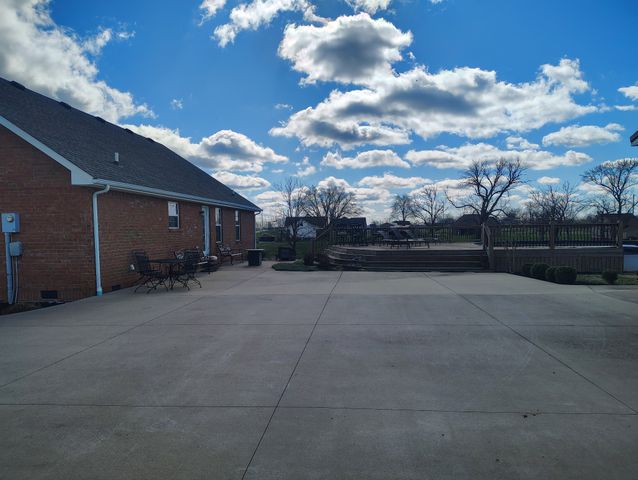 597 Long Creek Rd, Lafayette, TN 37083