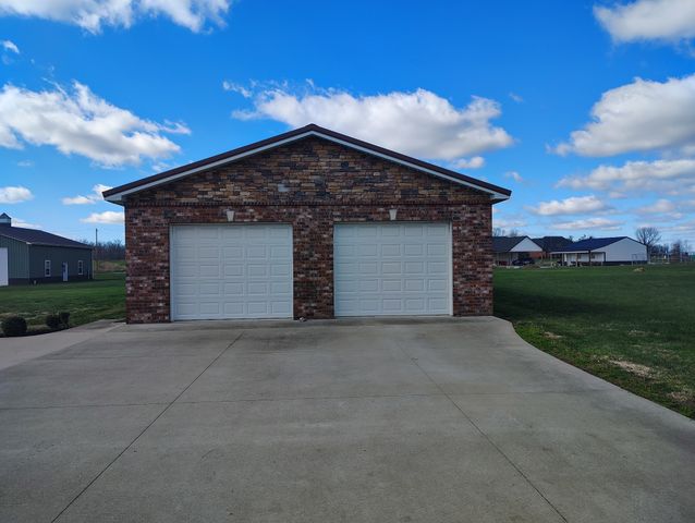 597 Long Creek Rd, Lafayette, TN 37083