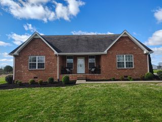 597 Long Creek Rd, Lafayette, TN 37083