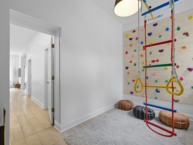 3306 W Le Moyne Street, Chicago, IL 60651