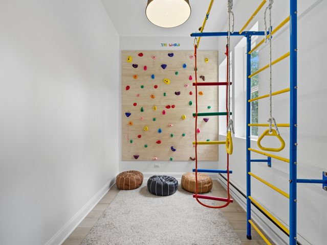 3306 W Le Moyne Street, Chicago, IL 60651