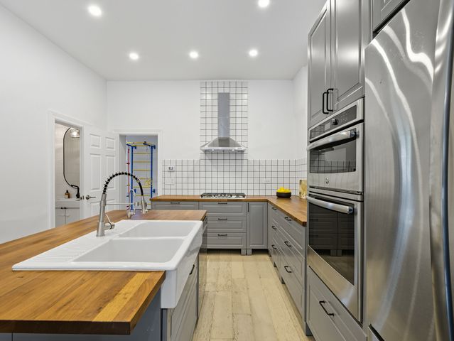 3306 W Le Moyne Street, Chicago, IL 60651