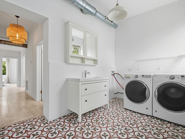 3306 W Le Moyne Street, Chicago, IL 60651