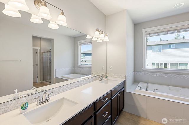 2412 NE Boulderstone Court, Poulsbo, WA 98370
