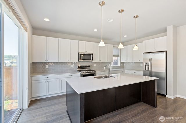 2412 NE Boulderstone Court, Poulsbo, WA 98370