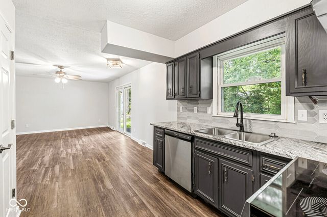 24 Hilltop, Danville, IN 46122