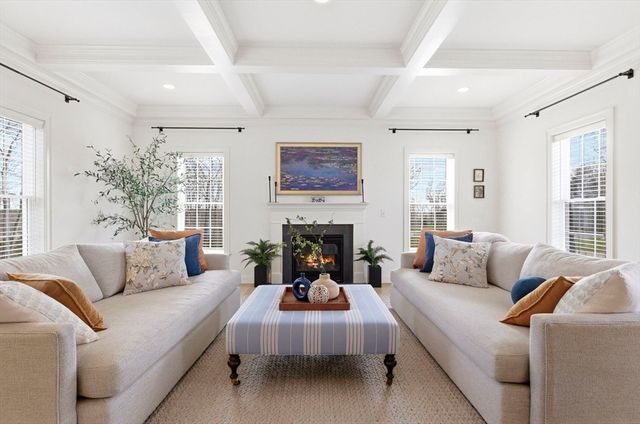 29 Rawson Farm Rd, Mendon, MA 01756