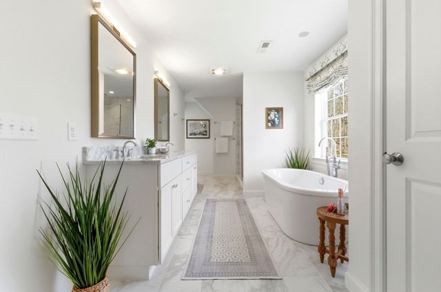 29 Rawson Farm Rd, Mendon, MA 01756