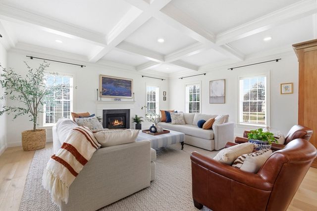 29 Rawson Farm Rd, Mendon, MA 01756