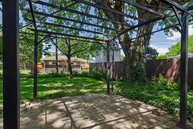 8316 Columbia Avenue, Munster, IN 46321