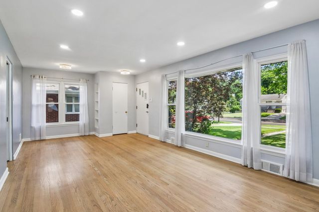 8316 Columbia Avenue, Munster, IN 46321