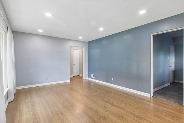 8316 Columbia Avenue, Munster, IN 46321