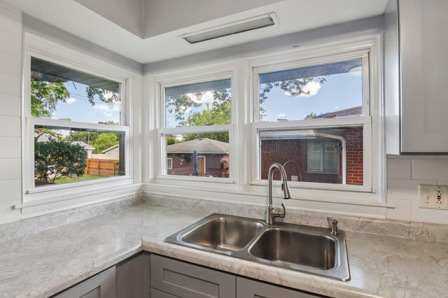 8316 Columbia Avenue, Munster, IN 46321