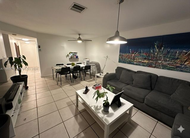 7830 NW 33rd St 506, Davie, FL 33024