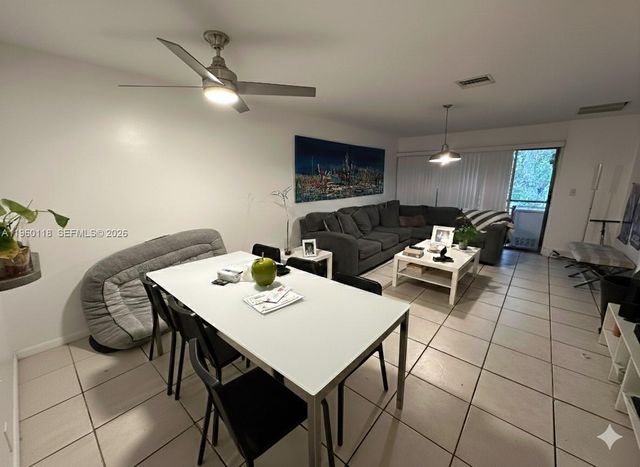 7830 NW 33rd St 506, Davie, FL 33024