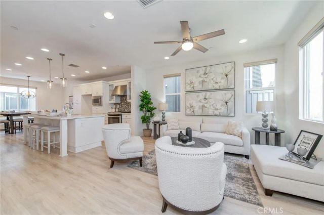 1007 Somerton, Costa Mesa, CA 92627