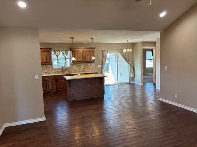 1107 Woodland Ridge Drive, Monett, MO 65708