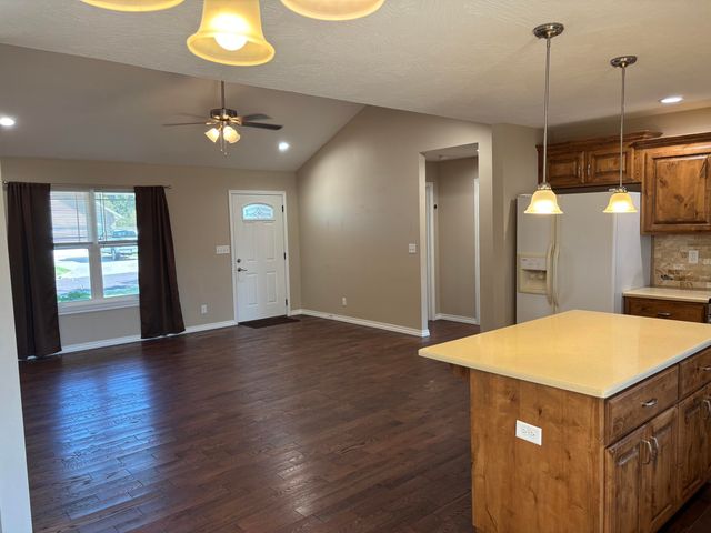 1107 Woodland Ridge Drive, Monett, MO 65708