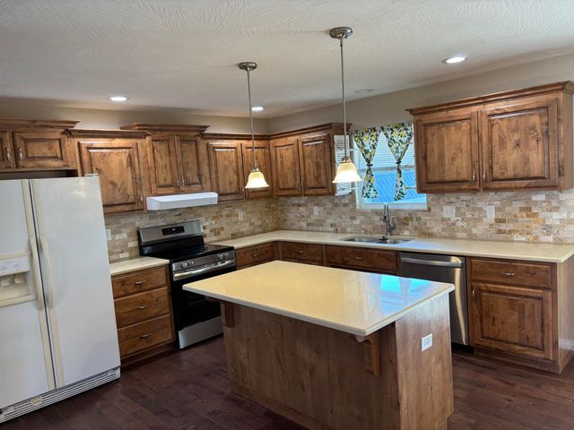 1107 Woodland Ridge Drive, Monett, MO 65708