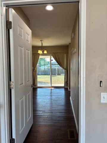 1107 Woodland Ridge Drive, Monett, MO 65708