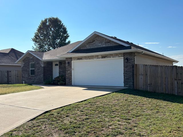 1107 Woodland Ridge Drive, Monett, MO 65708